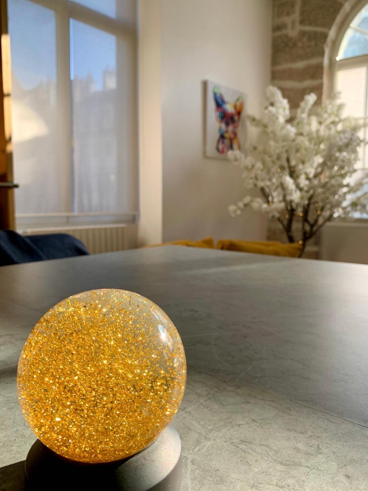 Les Fabuleux Appartements Du Coeur De Ville - Place Victor Hugo Besançon Eksteriør bilde